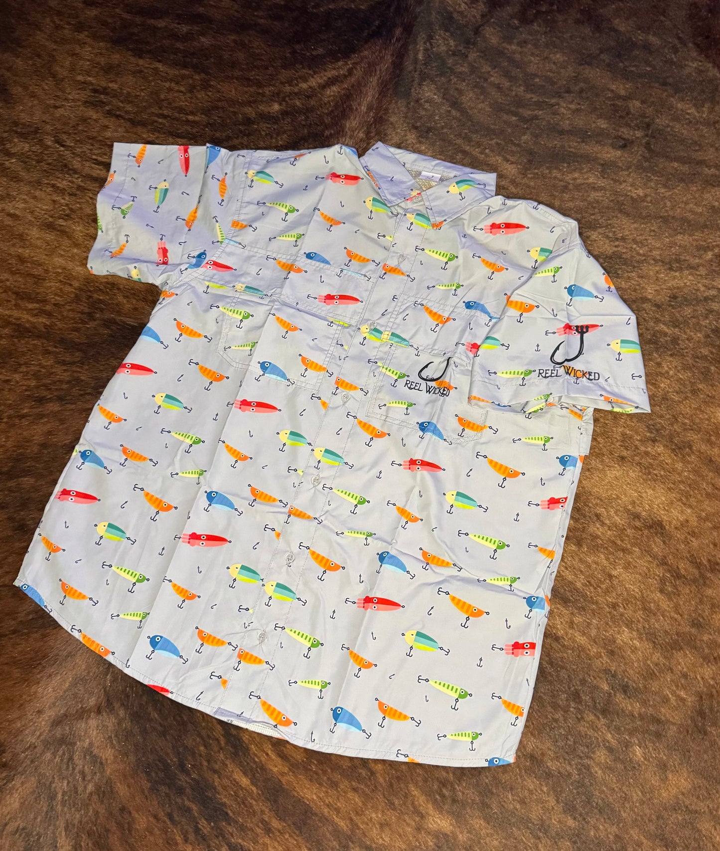 V53 Fishing Shirt Button down Lures Short Sleeve Gray