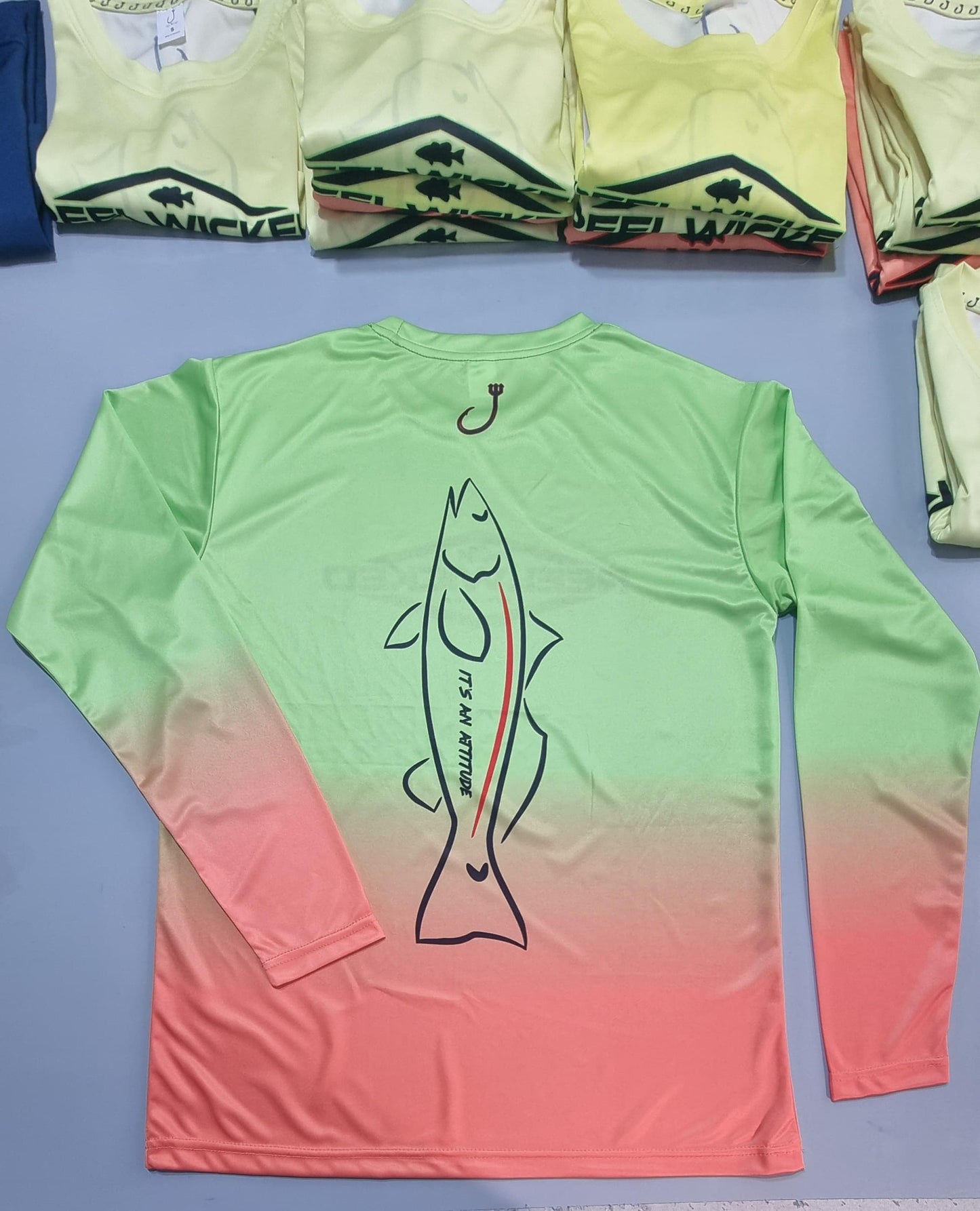 CL 38 Green to Coral Fade LS Fish Outline