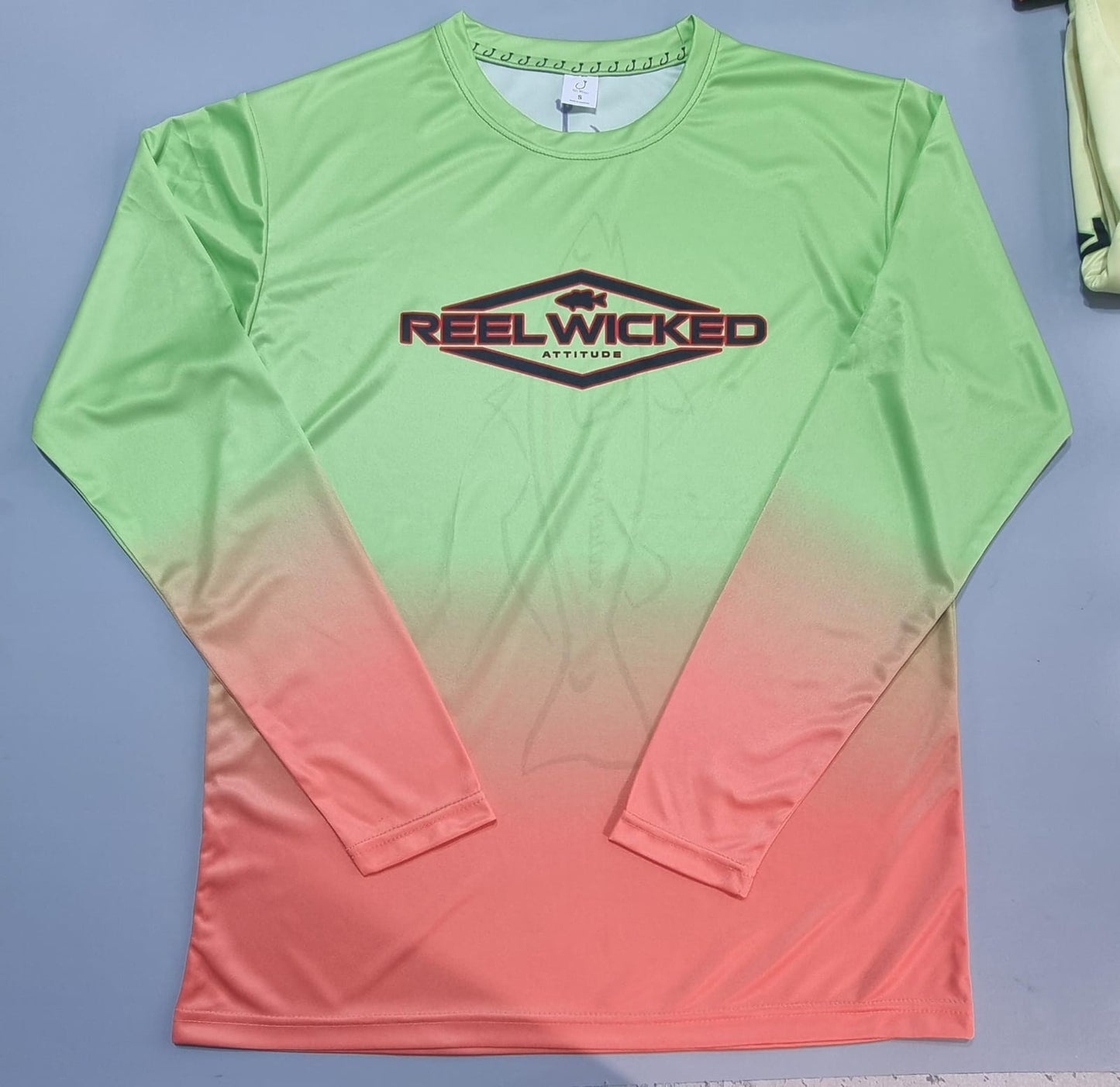 CL 38 Green to Coral Fade LS Fish Outline